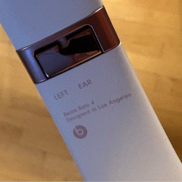 Beats Solo 4 - Picture 3 of 3